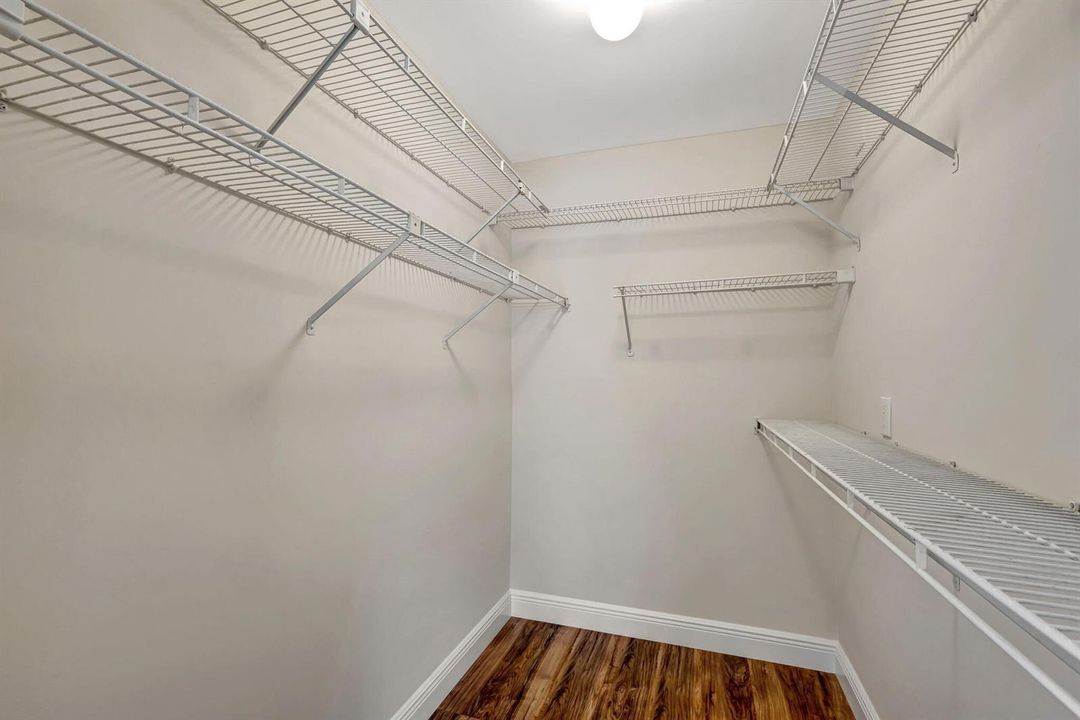 5D - Primary Walk-In Closet