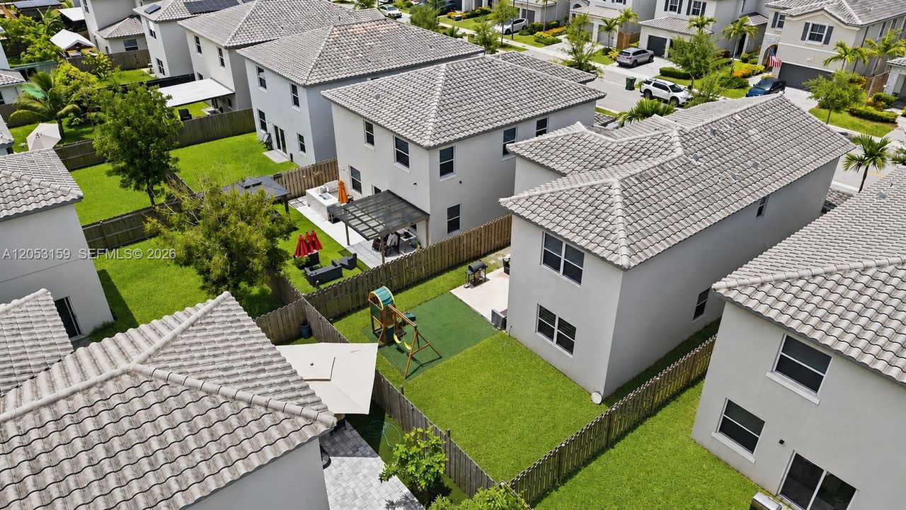 На продажу: $500,000 (3 спален, 2 ванн, 2024 Квадратных фут)