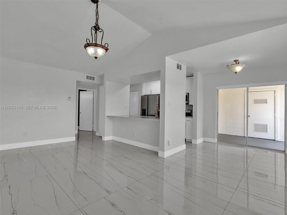 В аренду: $2,350 (2 спален, 2 ванн, 1093 Квадратных фут)