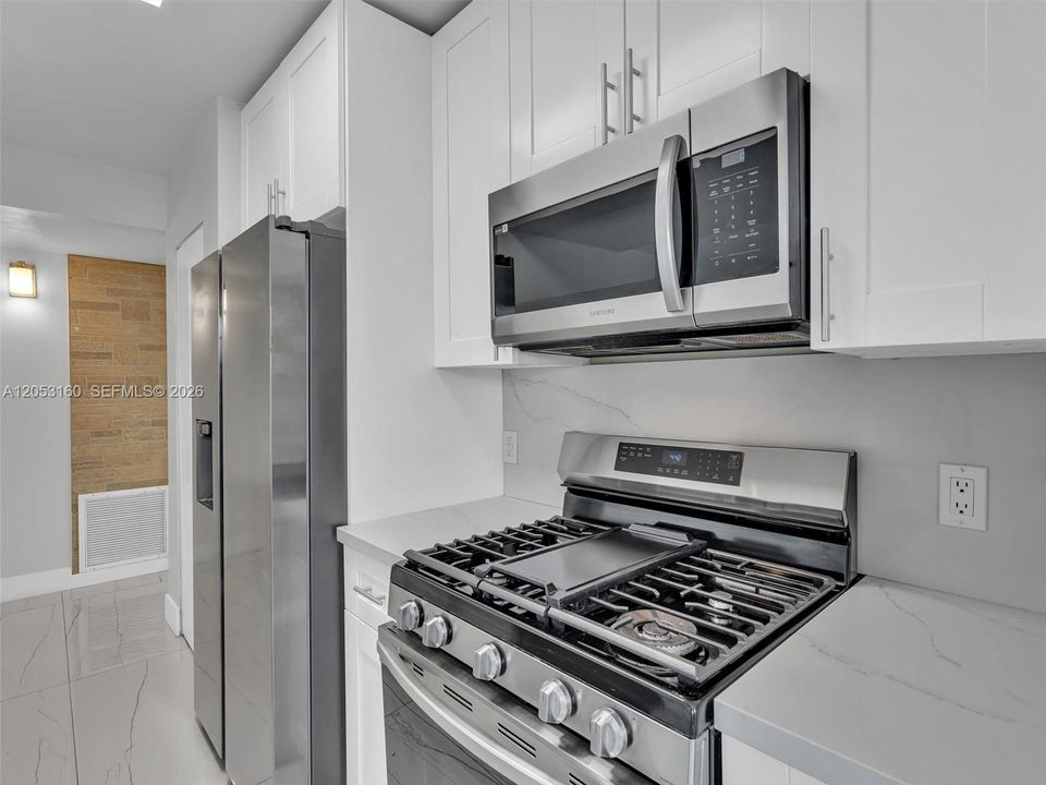 В аренду: $2,350 (2 спален, 2 ванн, 1093 Квадратных фут)
