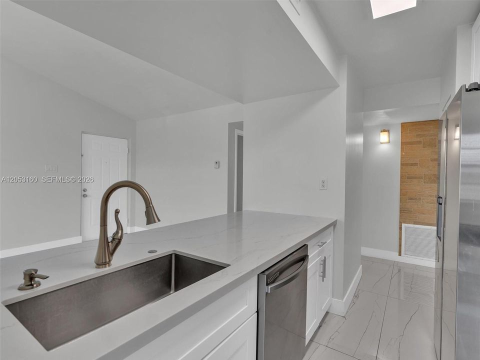 В аренду: $2,350 (2 спален, 2 ванн, 1093 Квадратных фут)