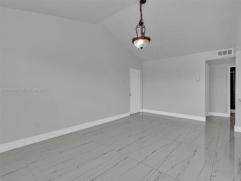 В аренду: $2,350 (2 спален, 2 ванн, 1093 Квадратных фут)