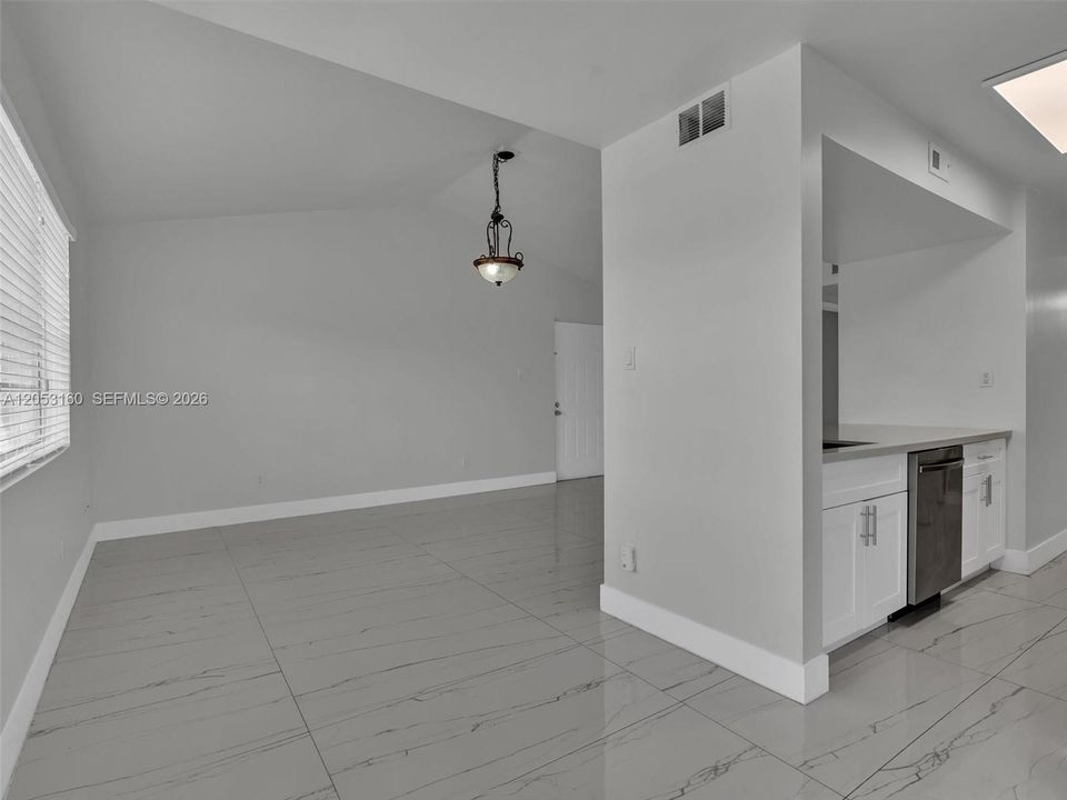 В аренду: $2,350 (2 спален, 2 ванн, 1093 Квадратных фут)