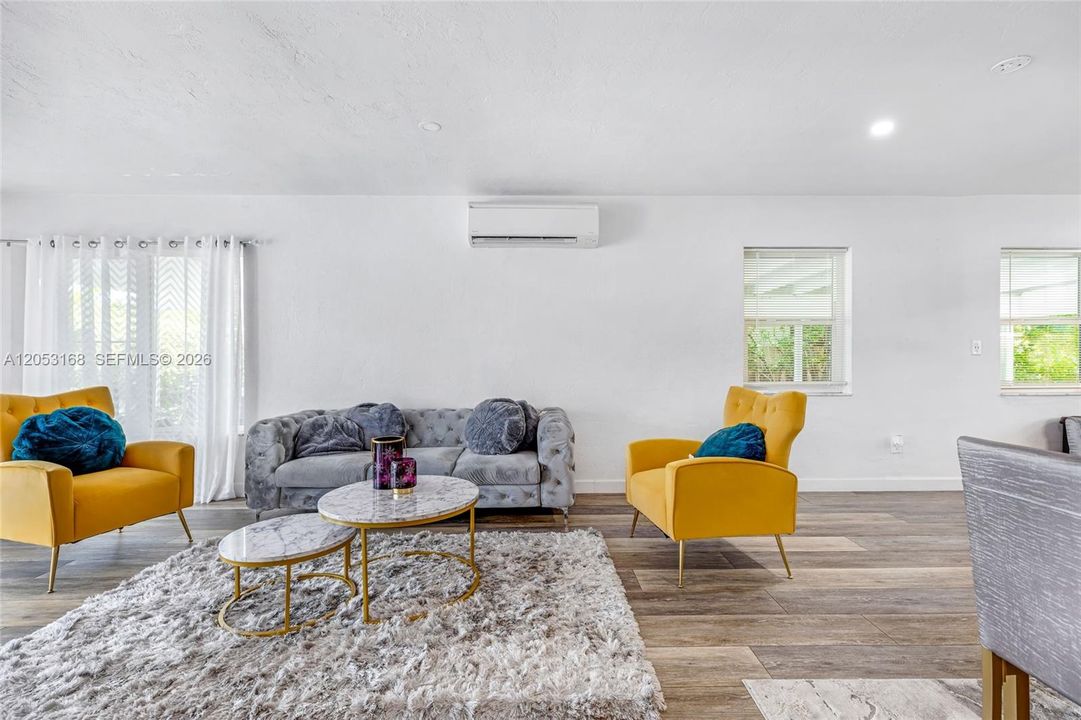 В аренду: $4,600 (3 спален, 2 ванн, 1300 Квадратных фут)