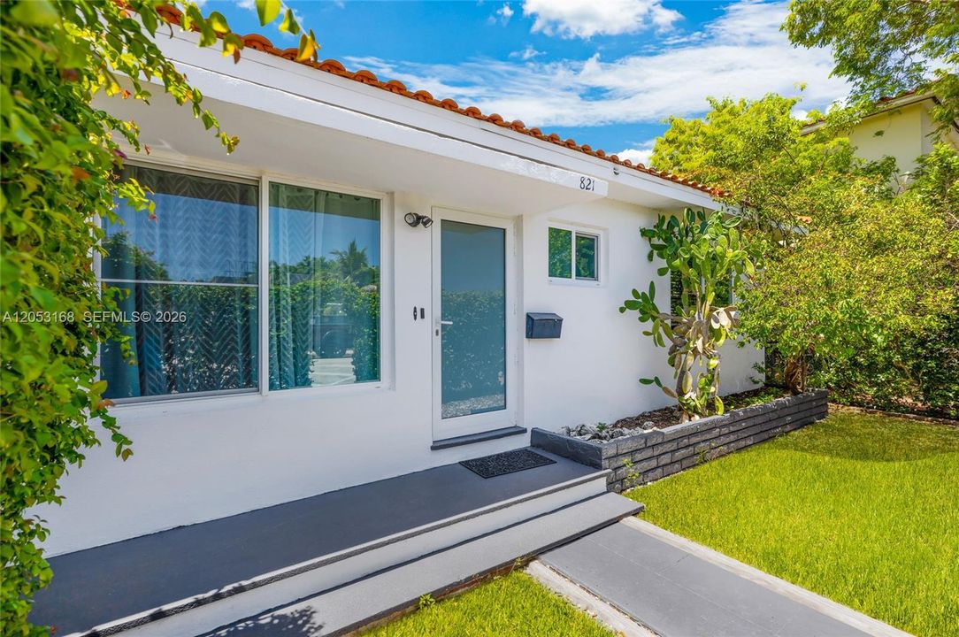 В аренду: $4,600 (3 спален, 2 ванн, 1300 Квадратных фут)