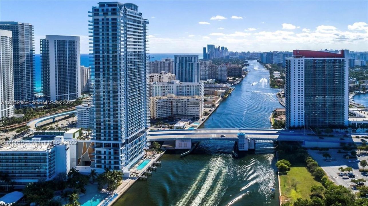 На продажу: $999,000 (2 спален, 2 ванн, 1044 Квадратных фут)