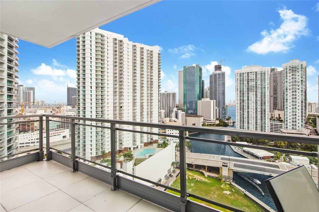 На продажу: $640,000 (2 спален, 2 ванн, 1389 Квадратных фут)