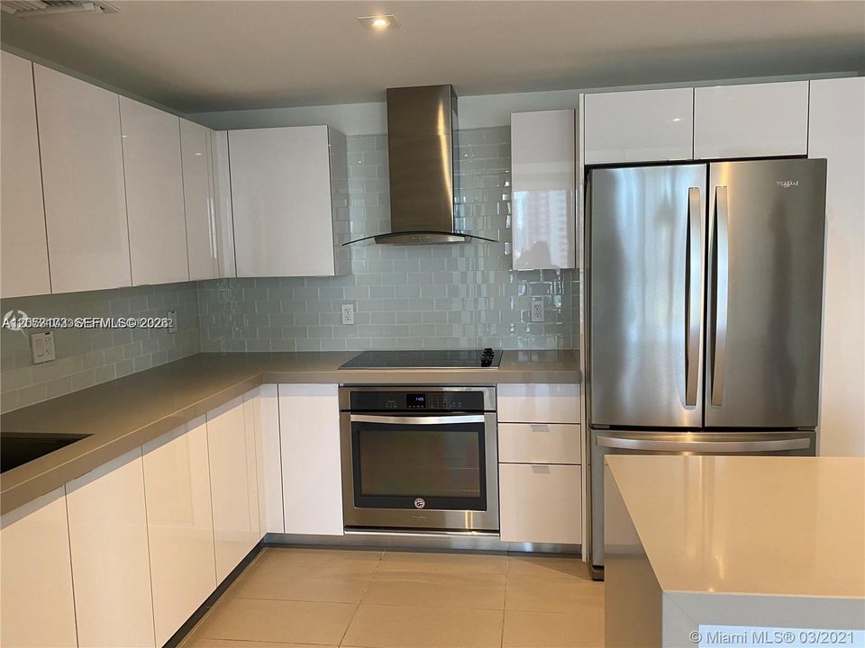 На продажу: $545,000 (2 спален, 2 ванн, 1018 Квадратных фут)