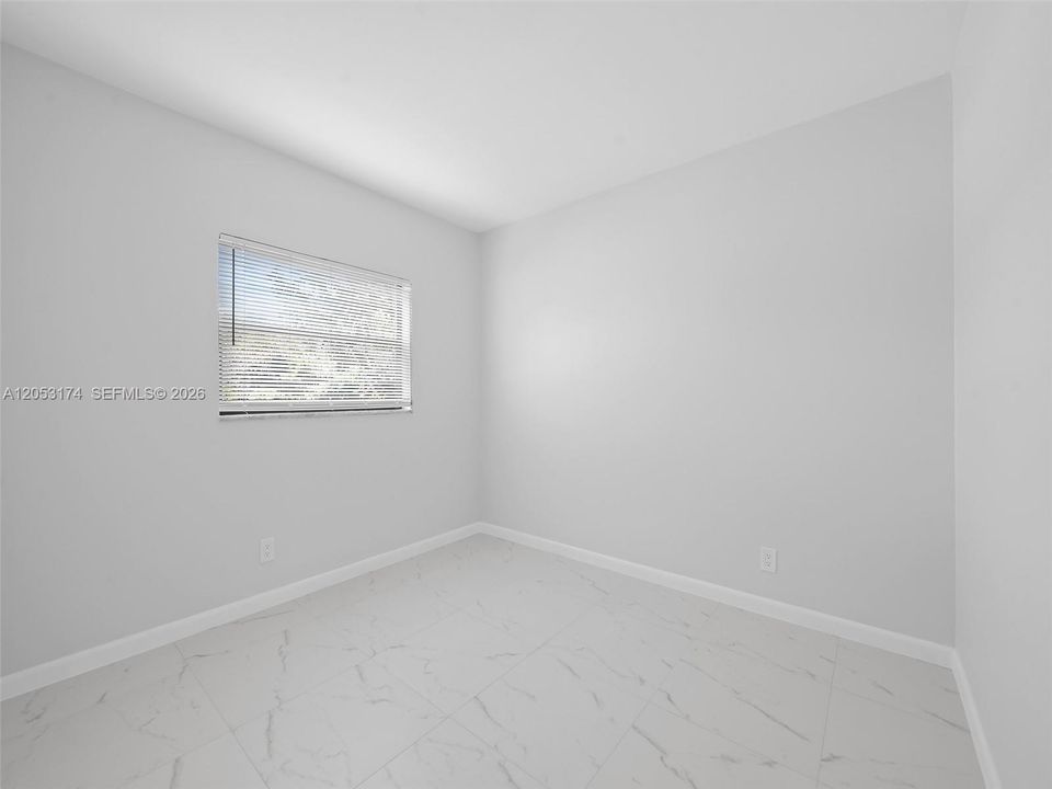 For Rent: $2,800 (2 beds, 1 baths, 650 Square Feet)