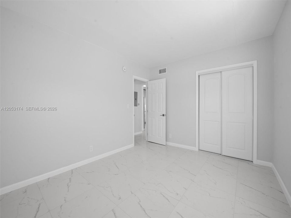 For Rent: $2,800 (2 beds, 1 baths, 650 Square Feet)