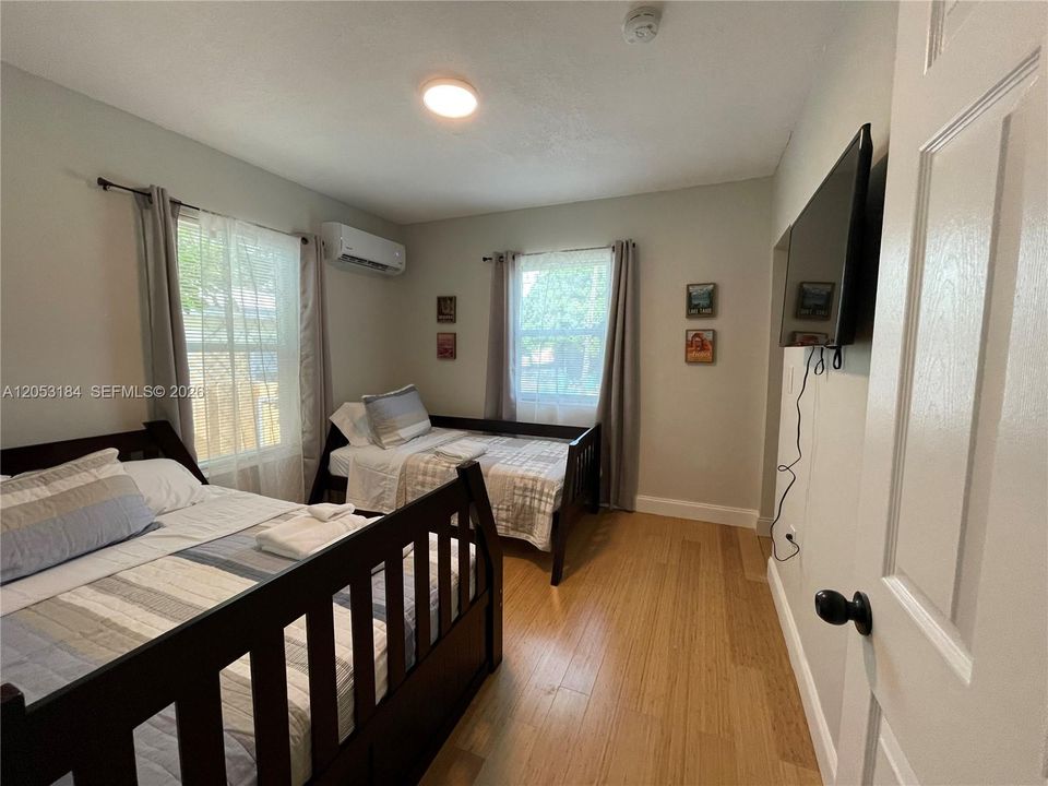 В аренду: $2,200 (2 спален, 1 ванн, 1664 Квадратных фут)