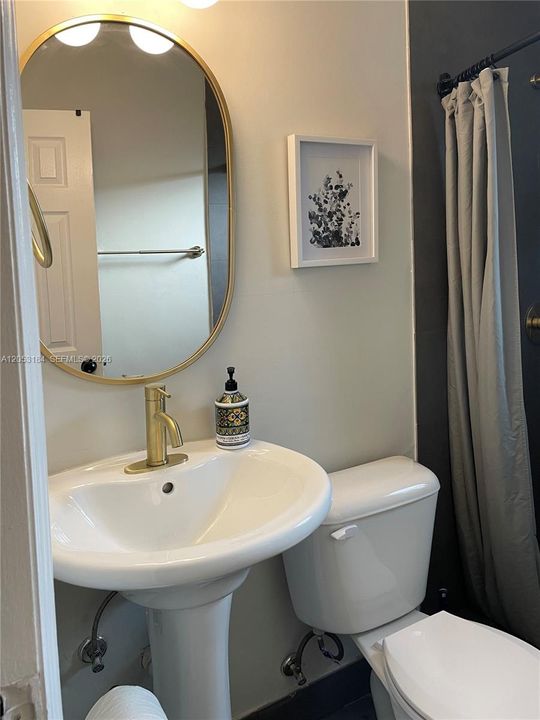 В аренду: $2,200 (2 спален, 1 ванн, 1664 Квадратных фут)