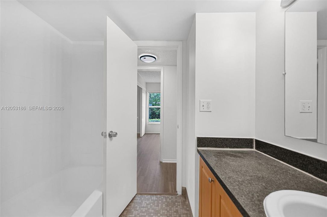 En Venta: $235,000 (2 camas, 2 baños, 1021 Pies cuadrados)