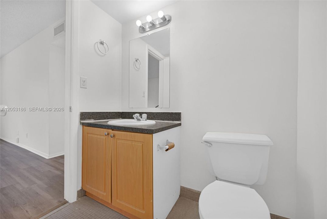 En Venta: $235,000 (2 camas, 2 baños, 1021 Pies cuadrados)