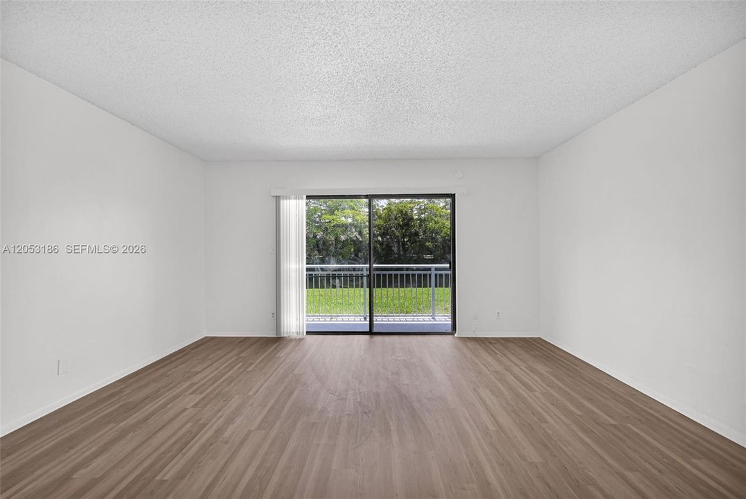 En Venta: $235,000 (2 camas, 2 baños, 1021 Pies cuadrados)