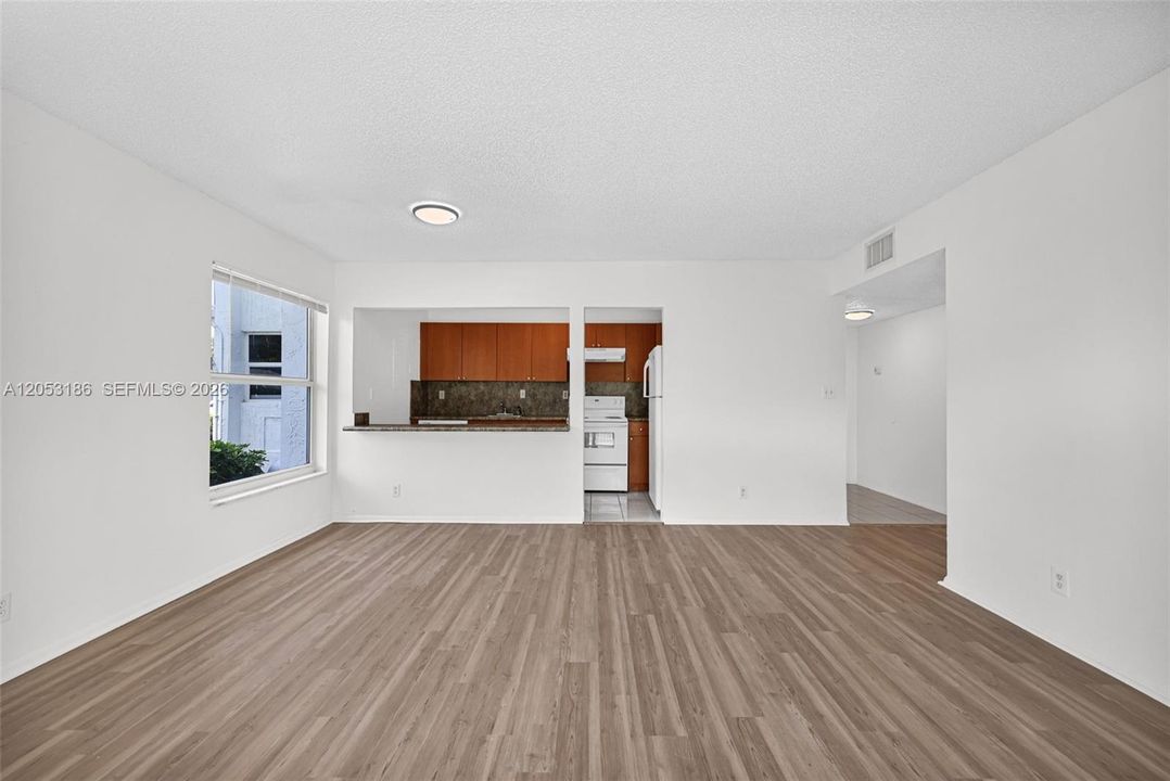 En Venta: $235,000 (2 camas, 2 baños, 1021 Pies cuadrados)