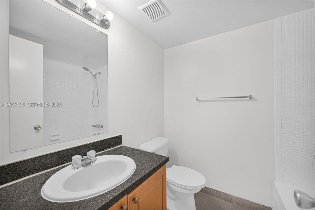 En Venta: $235,000 (2 camas, 2 baños, 1021 Pies cuadrados)