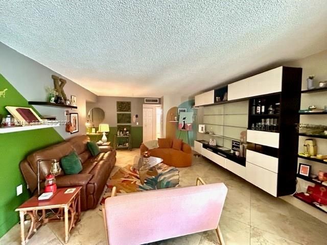 En Venta: $229,000 (2 camas, 2 baños, 1120 Pies cuadrados)