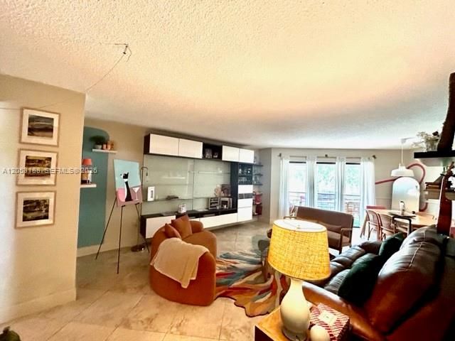 En Venta: $229,000 (2 camas, 2 baños, 1120 Pies cuadrados)
