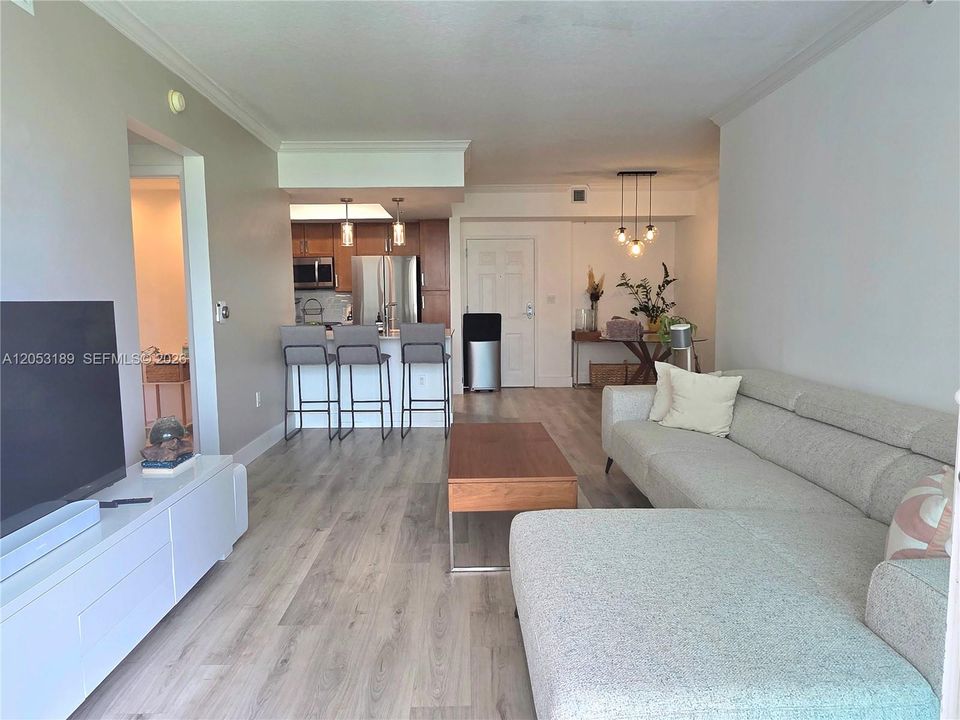 В аренду: $3,300 (2 спален, 1 ванн, 981 Квадратных фут)
