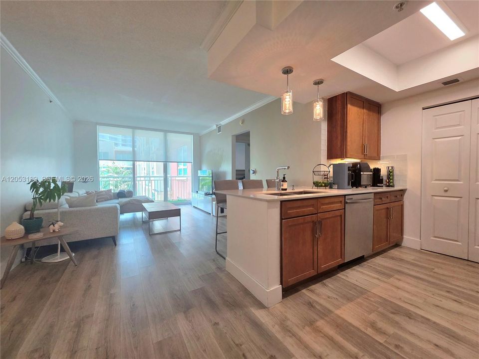 В аренду: $3,300 (2 спален, 1 ванн, 981 Квадратных фут)
