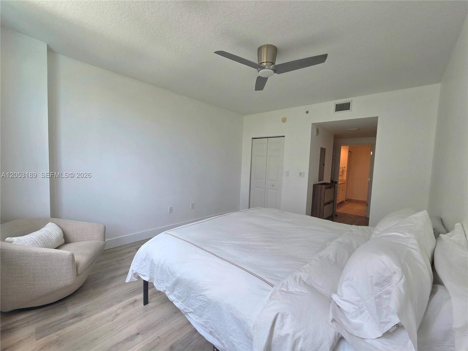 В аренду: $3,300 (2 спален, 1 ванн, 981 Квадратных фут)