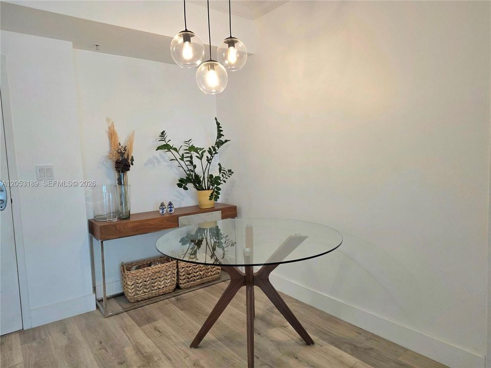 В аренду: $3,300 (2 спален, 1 ванн, 981 Квадратных фут)
