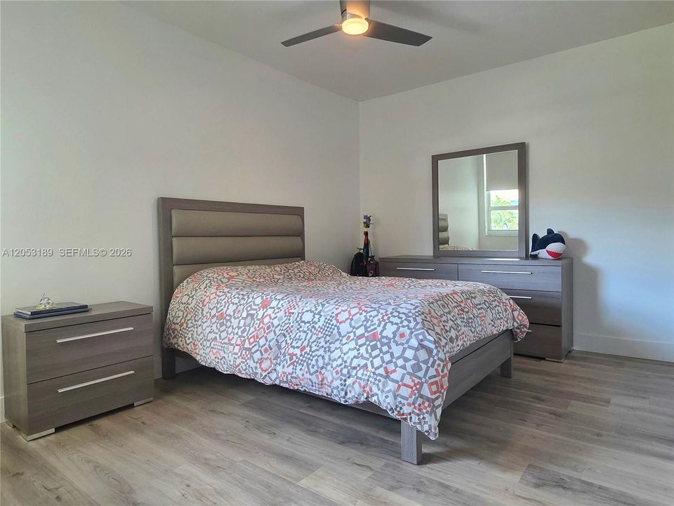 В аренду: $3,300 (2 спален, 1 ванн, 981 Квадратных фут)
