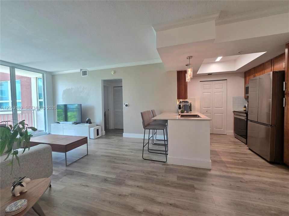 В аренду: $3,300 (2 спален, 1 ванн, 981 Квадратных фут)