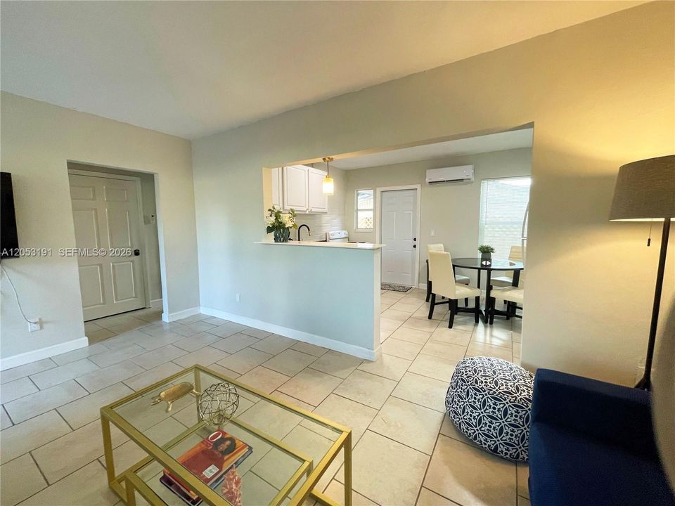 For Rent: $2,200 (2 beds, 1 baths, 1664 Square Feet)