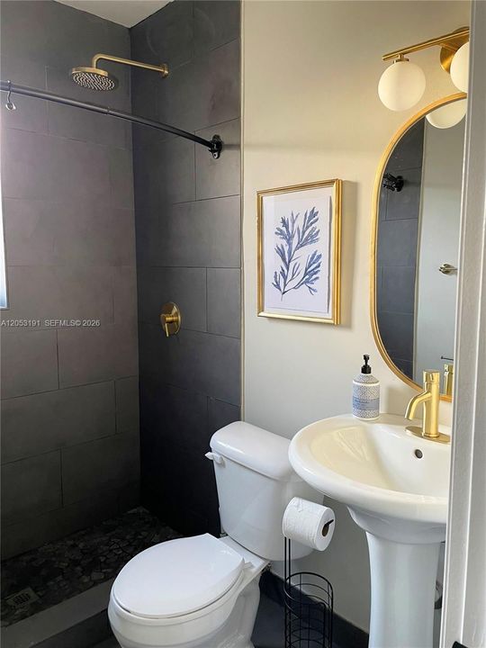For Rent: $2,200 (2 beds, 1 baths, 1664 Square Feet)