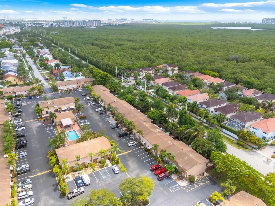На продажу: $355,000 (2 спален, 1 ванн, 1024 Квадратных фут)