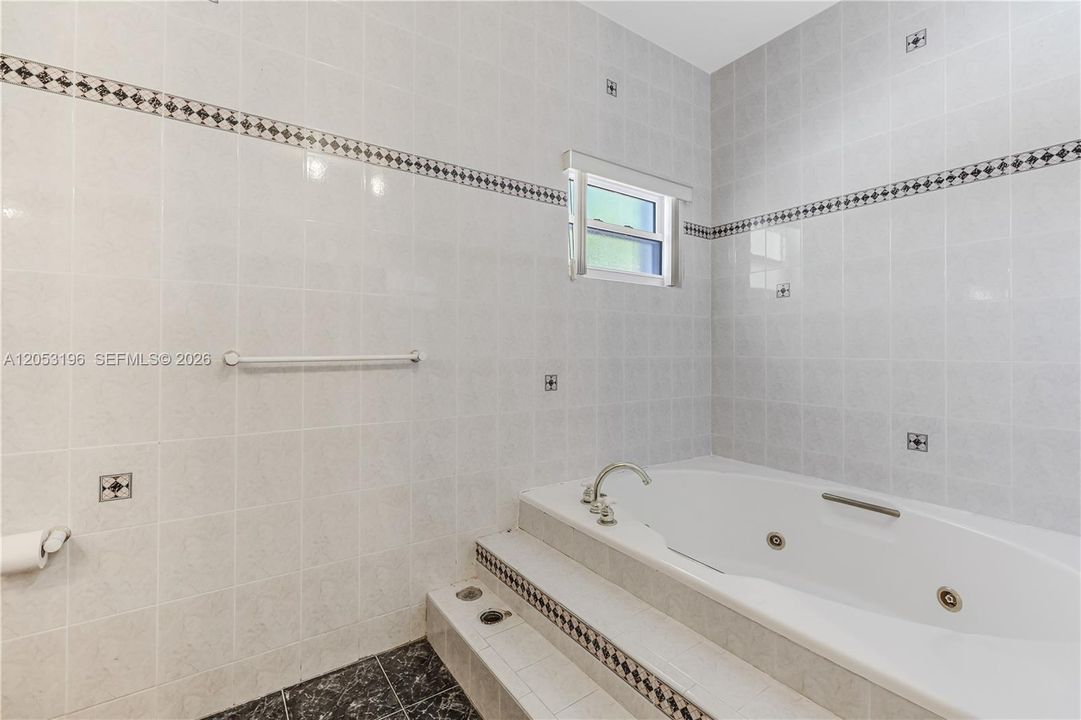 В аренду: $4,500 (4 спален, 4 ванн, 3871 Квадратных фут)