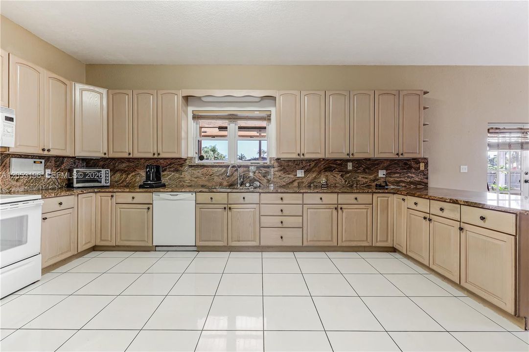 В аренду: $4,500 (4 спален, 4 ванн, 3871 Квадратных фут)