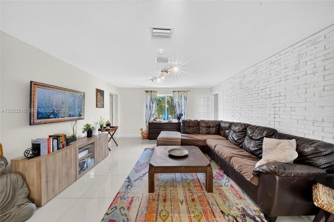 For Sale: $685,000 (4 beds, 2 baths, 1690 Square Feet)