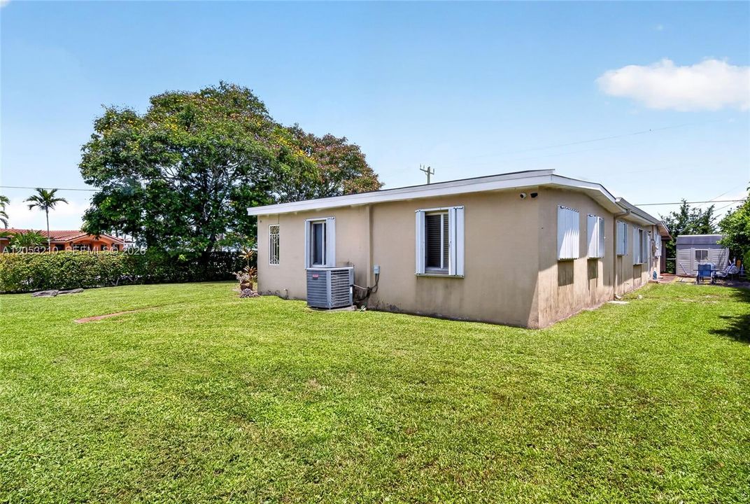 For Sale: $685,000 (4 beds, 2 baths, 1690 Square Feet)