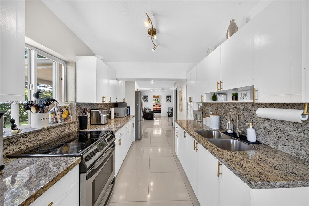 For Sale: $685,000 (4 beds, 2 baths, 1690 Square Feet)