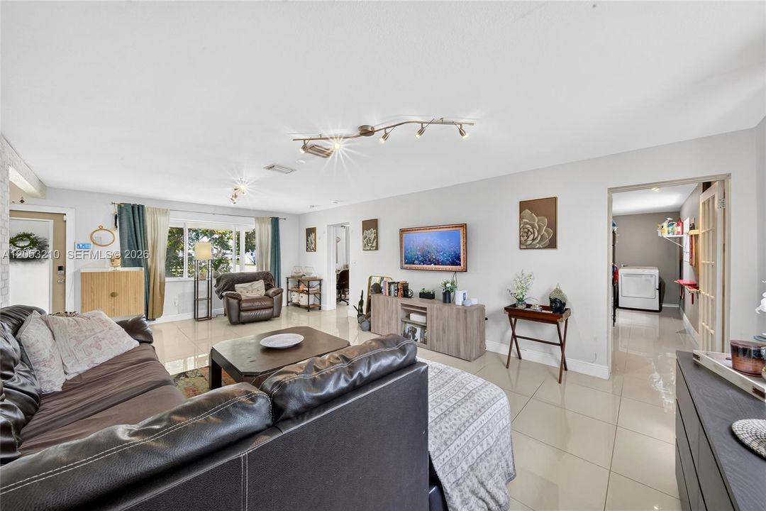 For Sale: $685,000 (4 beds, 2 baths, 1690 Square Feet)