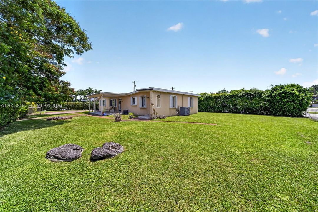 For Sale: $685,000 (4 beds, 2 baths, 1690 Square Feet)