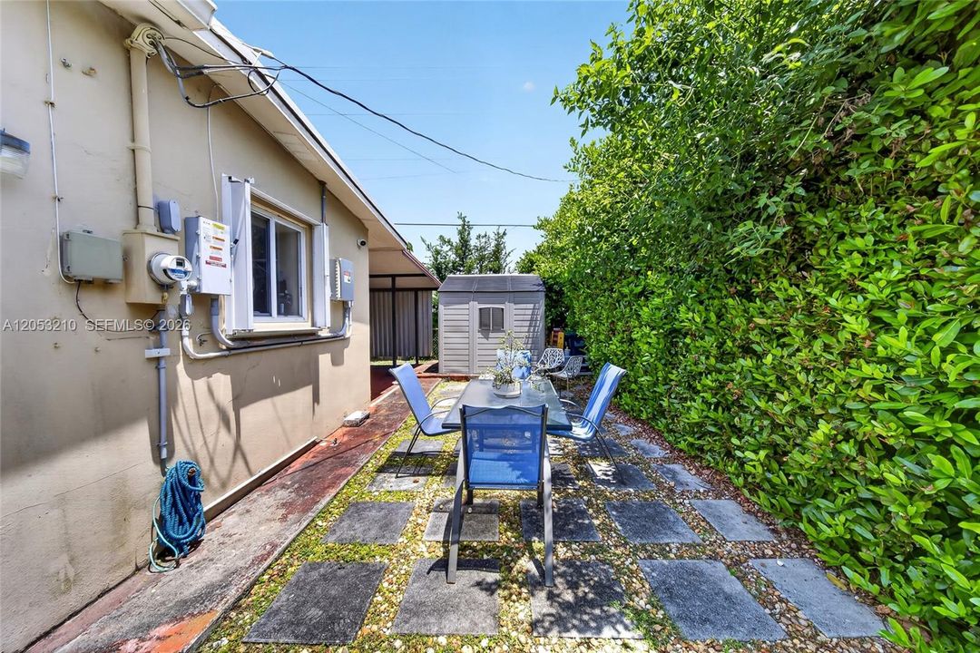 For Sale: $685,000 (4 beds, 2 baths, 1690 Square Feet)