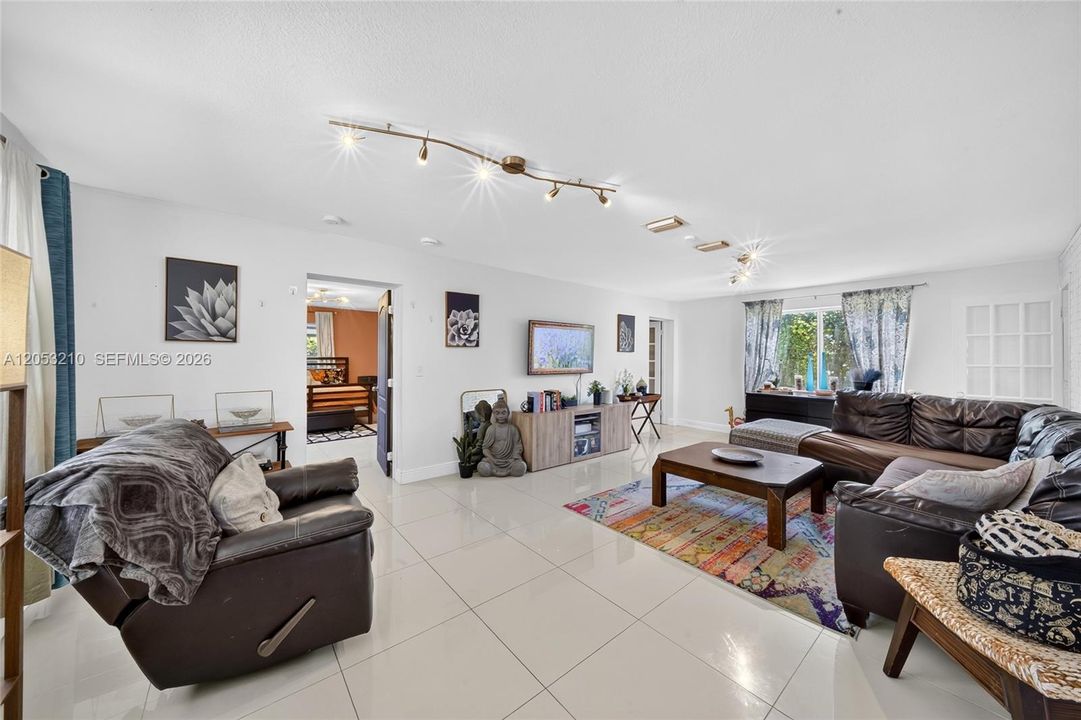 For Sale: $685,000 (4 beds, 2 baths, 1690 Square Feet)