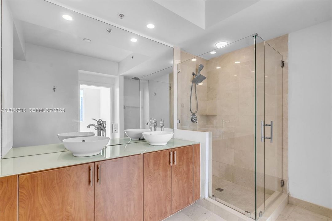В аренду: $3,200 (2 спален, 2 ванн, 1072 Квадратных фут)