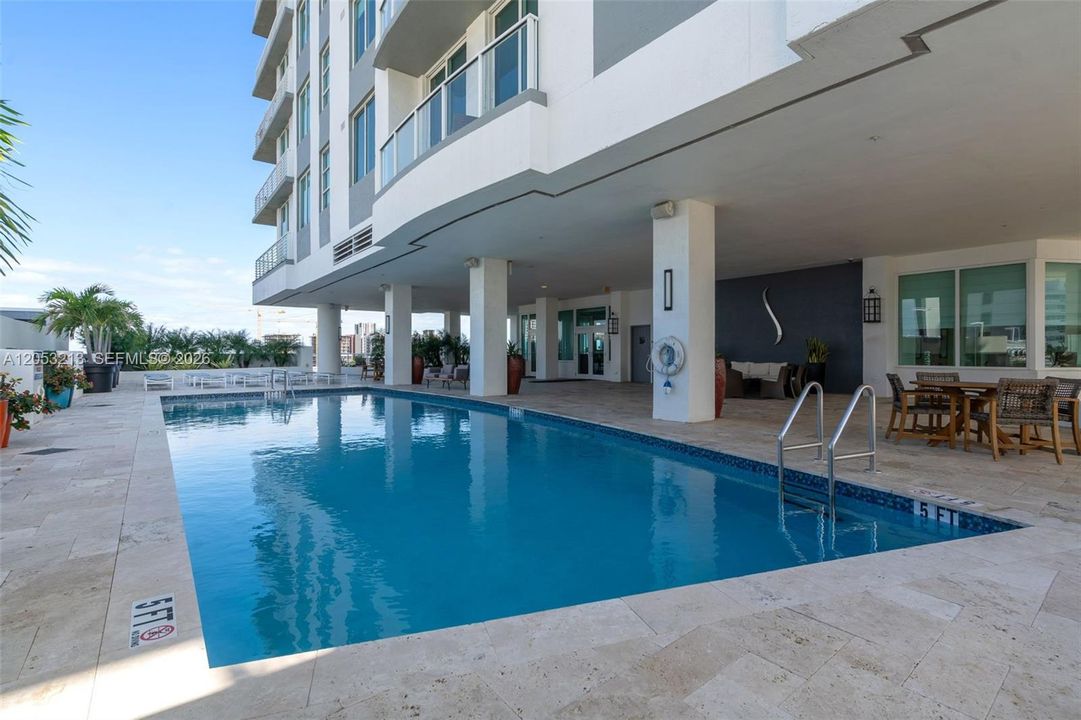 В аренду: $3,200 (2 спален, 2 ванн, 1072 Квадратных фут)