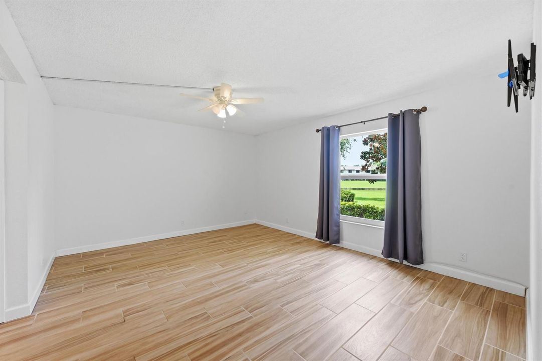 16_primary bedroom