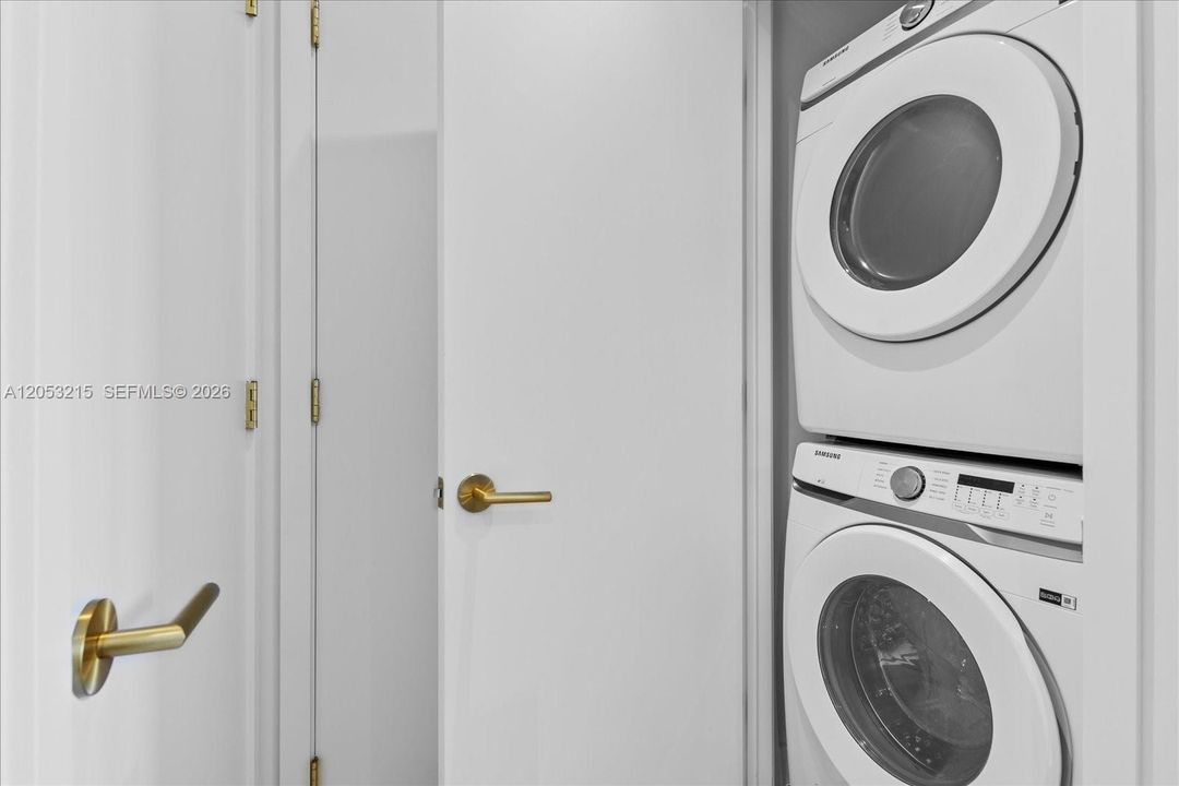 For Rent: $10,000 (2 beds, 2 baths, 845 Square Feet)