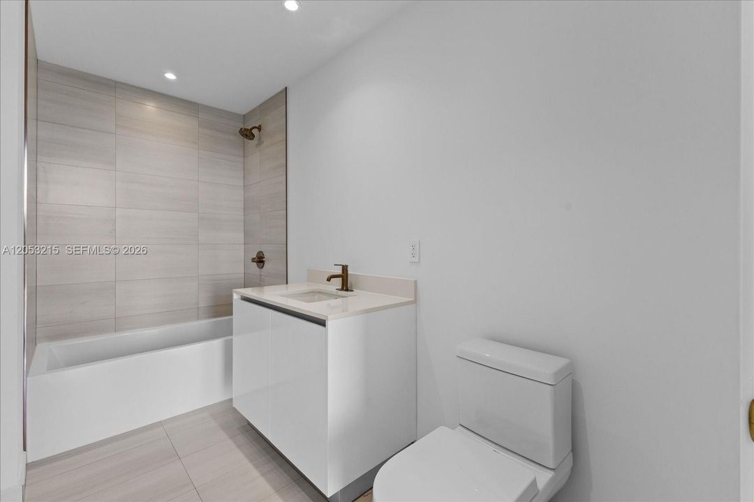 For Rent: $10,000 (2 beds, 2 baths, 845 Square Feet)