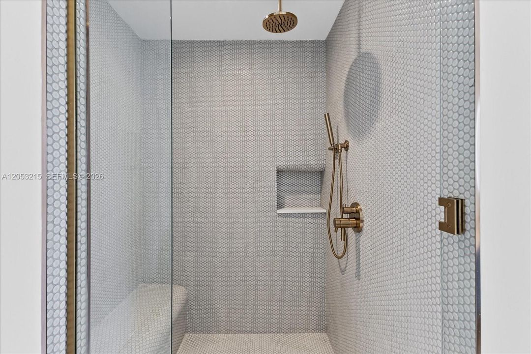 For Rent: $10,000 (2 beds, 2 baths, 845 Square Feet)