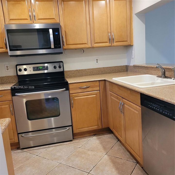 For Rent: $2,500 (3 beds, 2 baths, 1124 Square Feet)