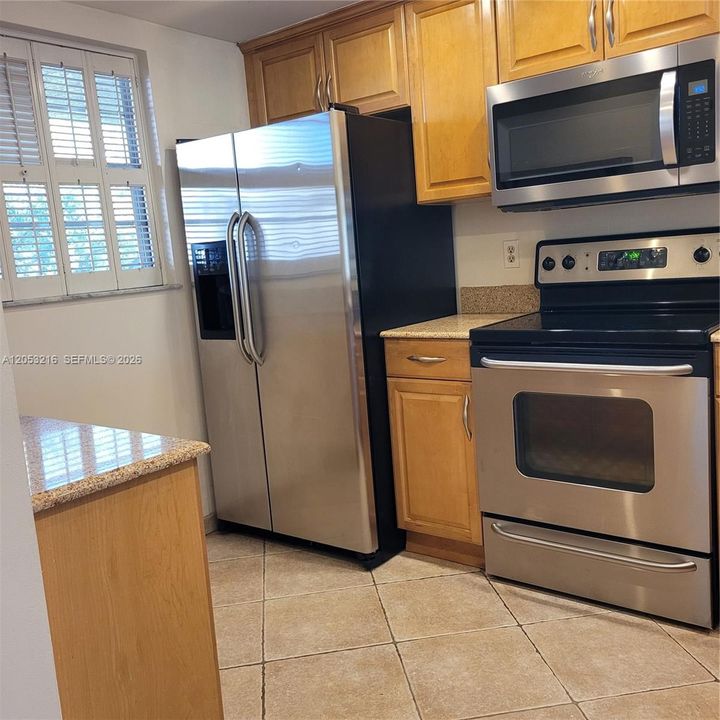 For Rent: $2,500 (3 beds, 2 baths, 1124 Square Feet)