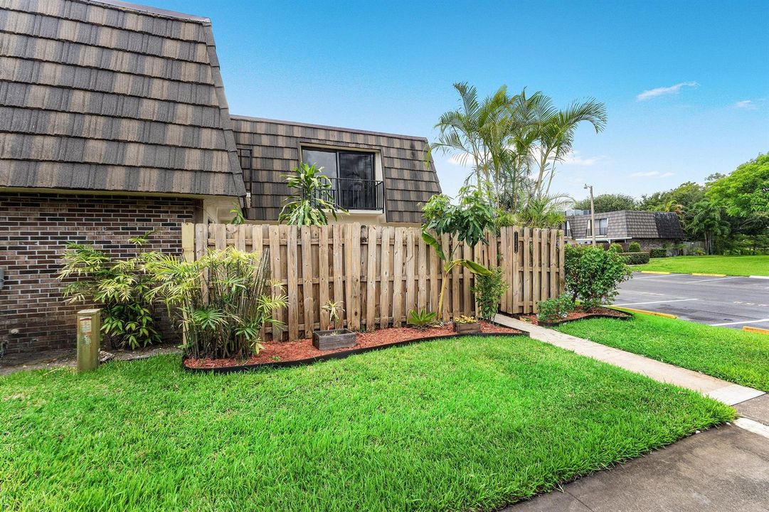 003-1534ForestLakesCircle-D-WestPalmBeac